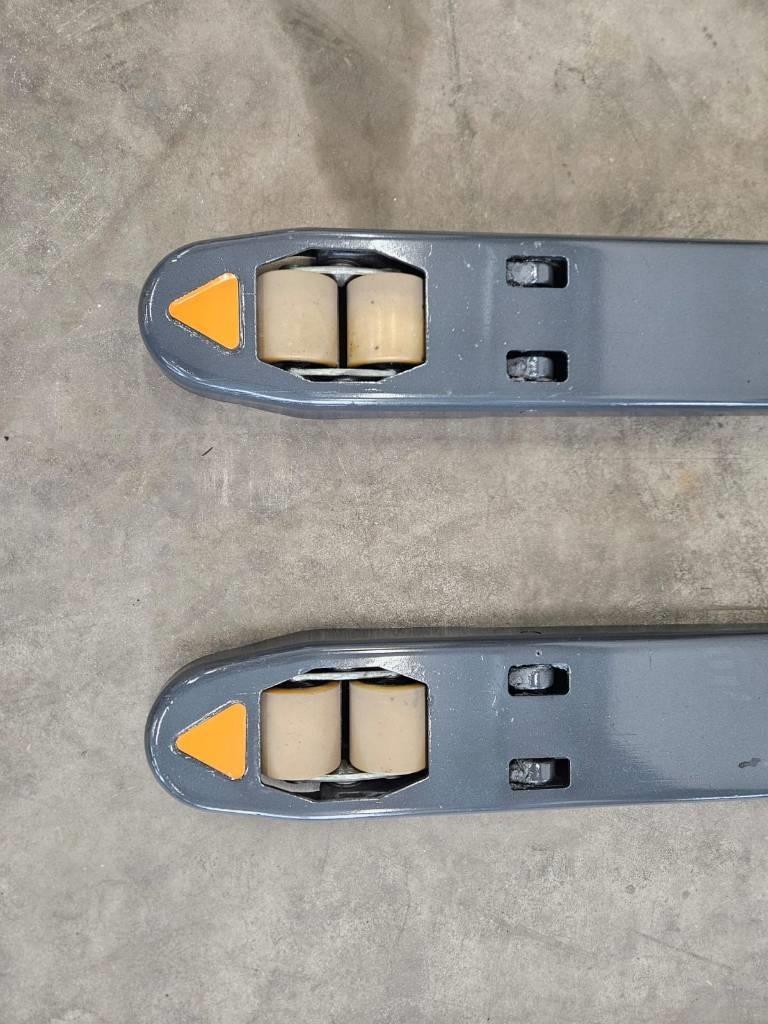 Crown WT 3040 E Lavansiirtotrukit ajotasolla