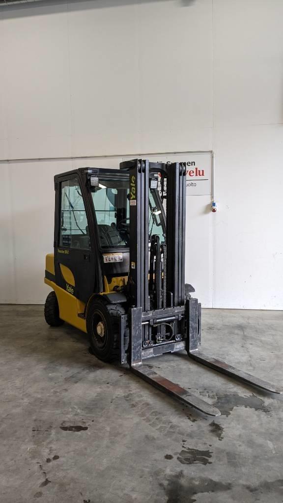 Yale GDP30VX Dieseltrukit