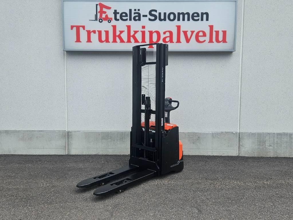 Toyota SWE 120 L Käyden ajettavat pinoamistrukit