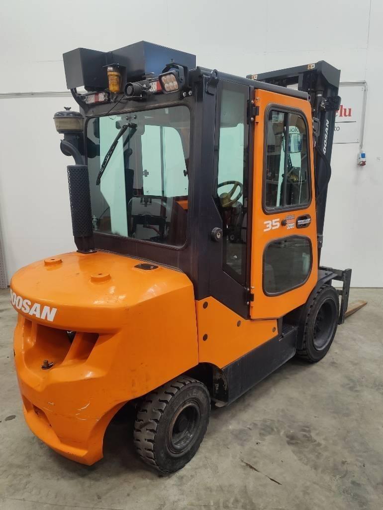 Doosan D 35 C-7 Dieseltrukit